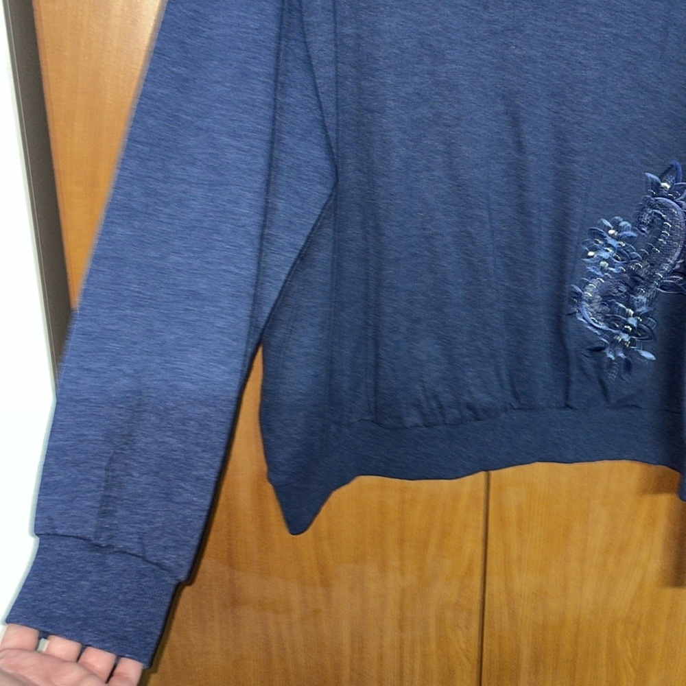 NWT Alfred Dunner Spliced Embroidered Top - Denim Blue - Size 2X - Picture 7 of 12